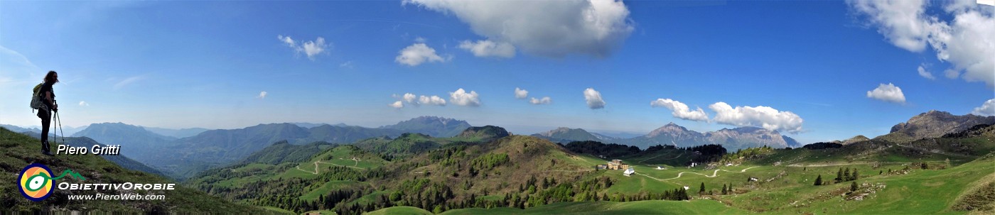 34 Dalla dorsale del Sodadura vista panoramica sui Piani di Artavaggio e verso Resegone, Grigne, Campelli.jpg